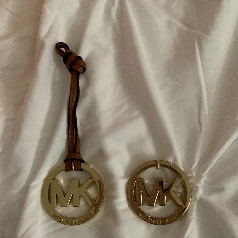 Michael kors r emblem